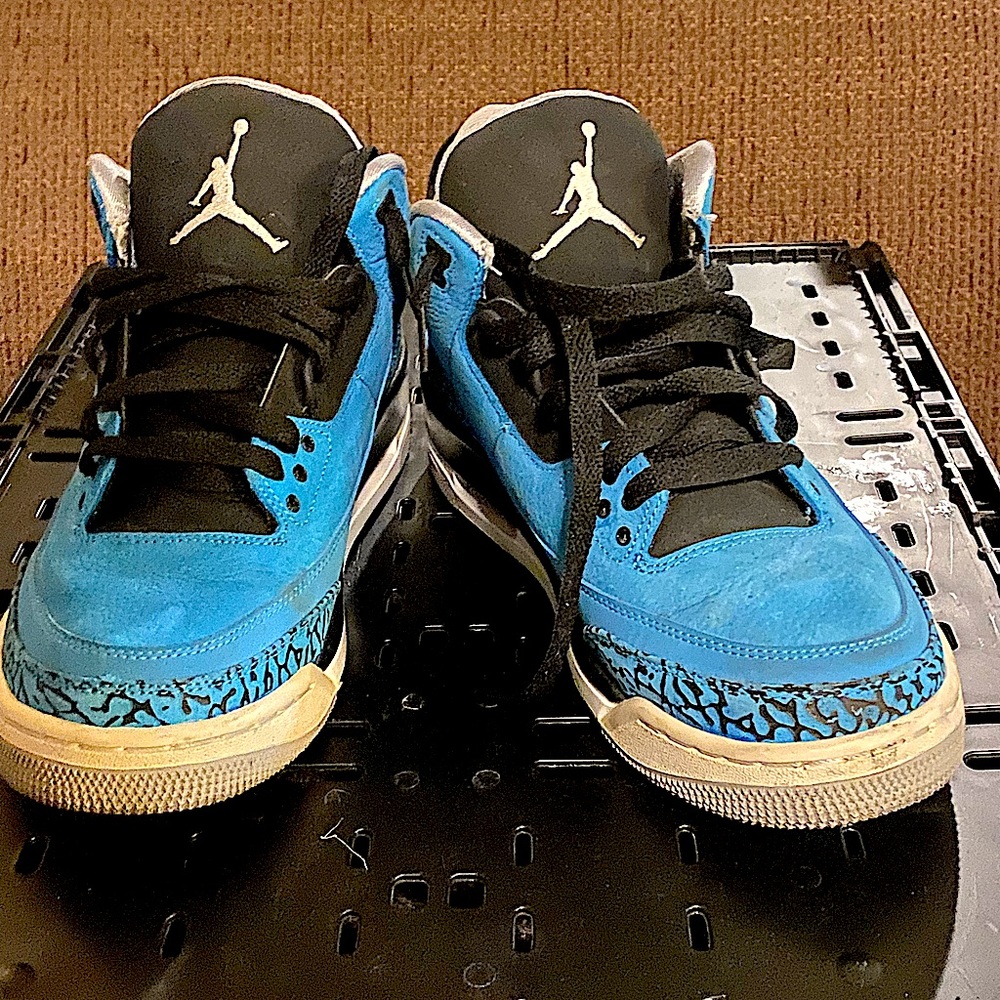 Men’s Blue Retro Air Jordans Size 9